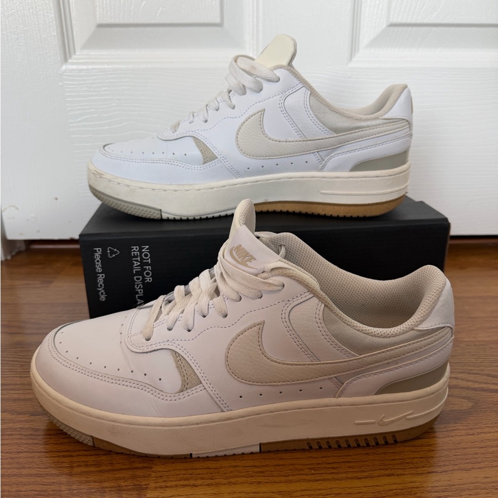 Nike Women’s Gamma Force Sneakers, Size 11 - Picture 2 of 5